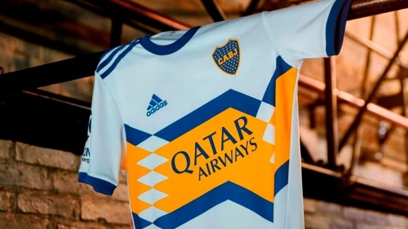 Boca presentó la nueva camiseta tras el cambio de marca