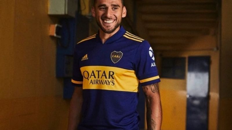 Boca presentó la nueva camiseta tras el cambio de marca