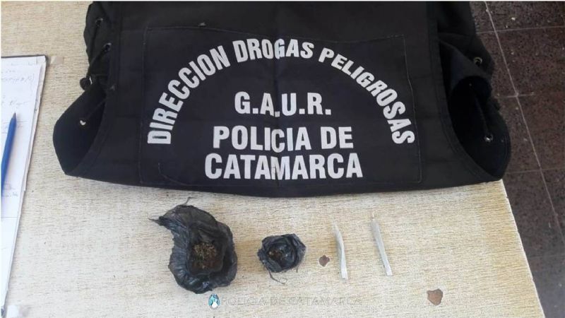 Secuestran tres porros en un operativo