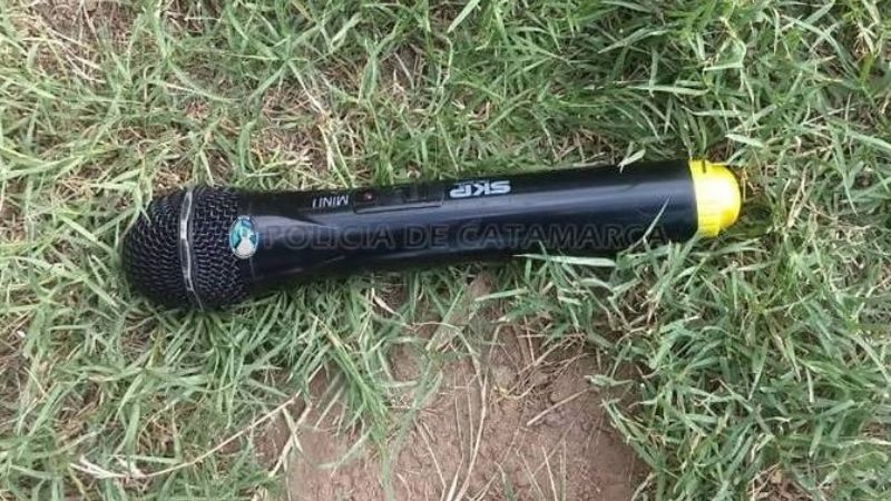 Robó un micrófono en un boliche