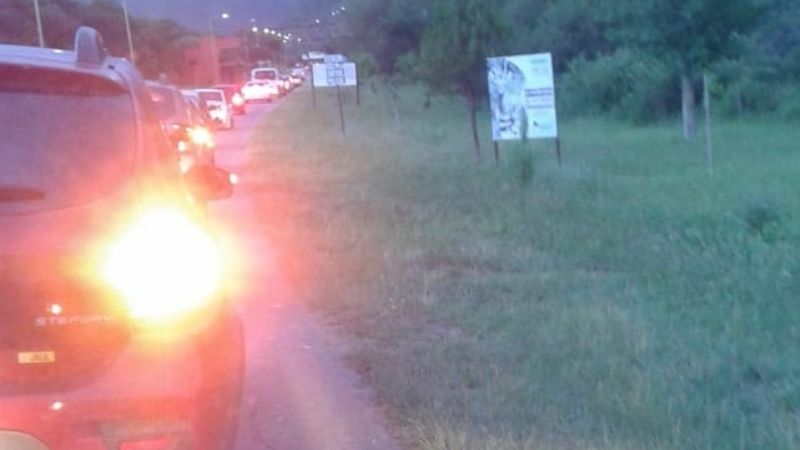 Complicado regreso a casa por un accidente en Ruta 4