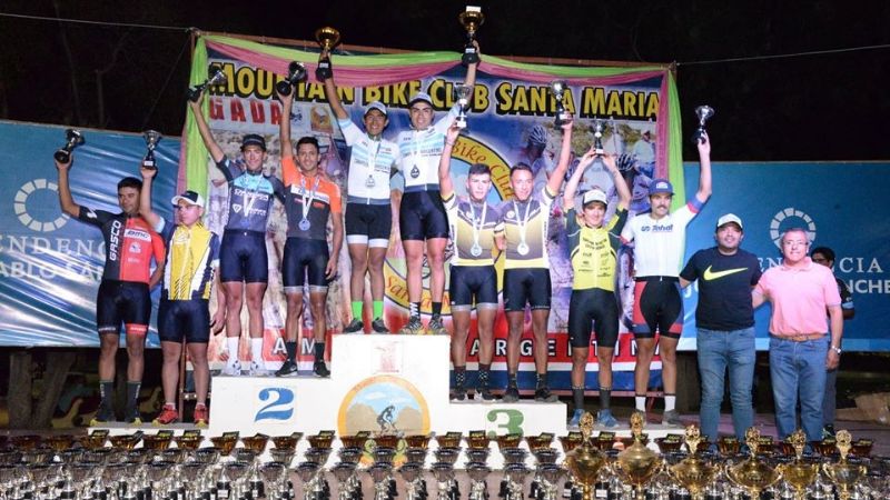 Santa María recibió a bikers en un desafío nocturno