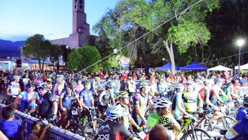 Santa María recibió a bikers en un desafío nocturno