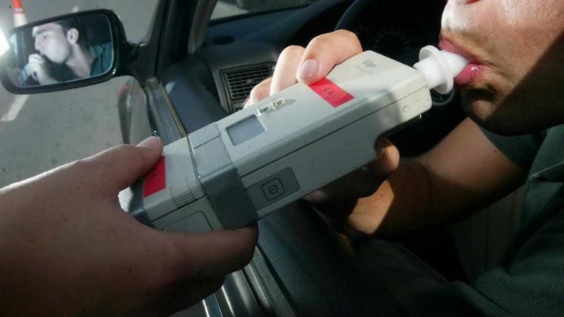 Conductor superó el nivel máximo del alcoholímetro
