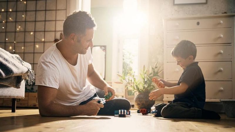 Aseguran que el 60% de los padres no juega con su hijo ni dos horas a la semana