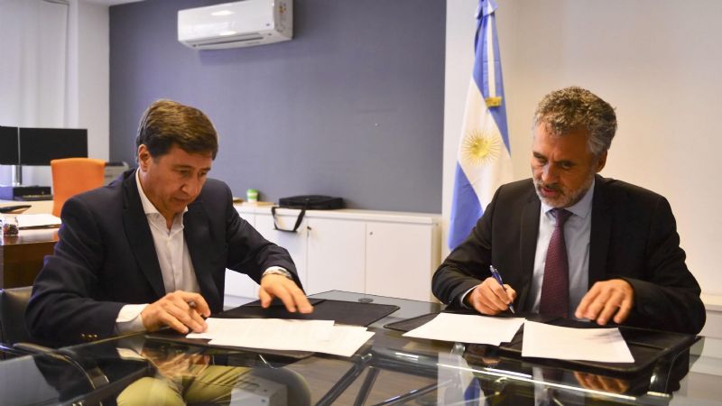 Vanoli y Arroyo firmaron un convenio para instrumentar la tarjeta alimentaria