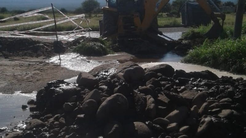 Trabajan para reparar pérdidas de agua en la ciudad