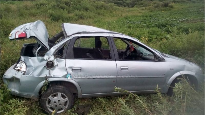 Un auto volcó en Paclín