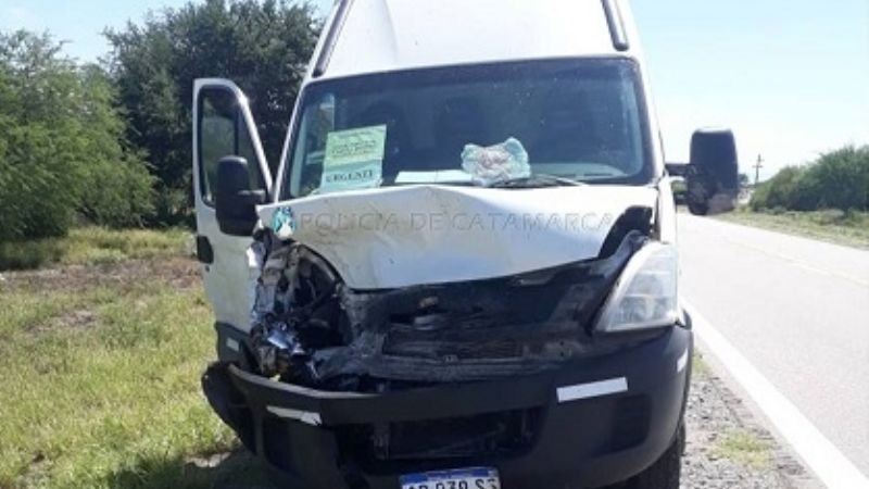 Combi chocó contra un animal suelto