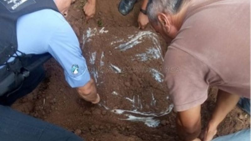 Encuentran enterrado, un televisor robado