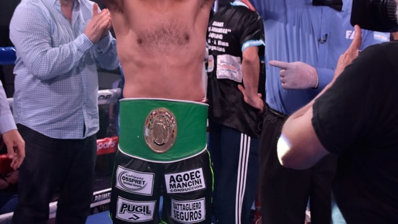 Verón fulminó a Aquino por la corona sudamericana welter