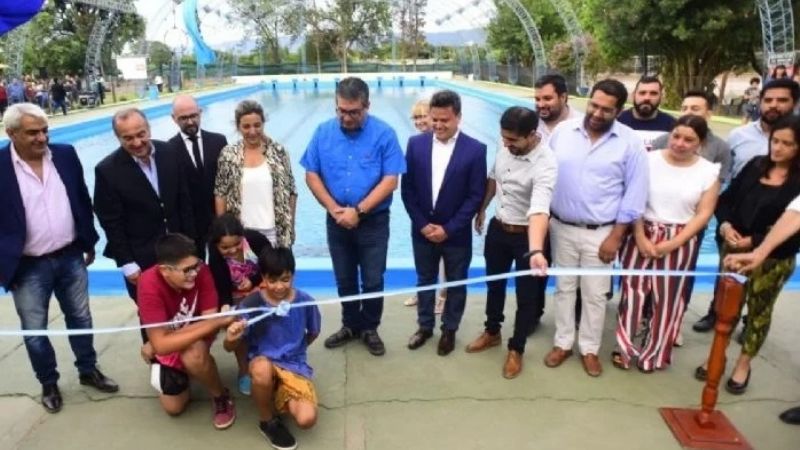 Con nuevos espacios, se reinauguró el Natatorio de V. Viejo