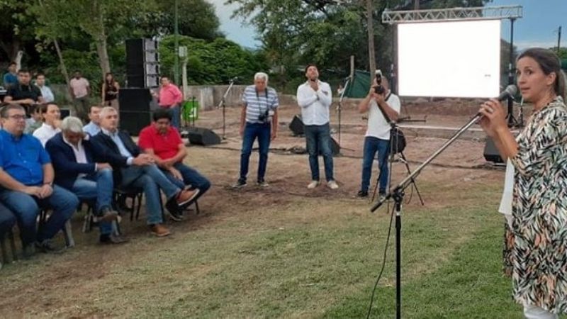 Con nuevos espacios, se reinauguró el Natatorio de V. Viejo