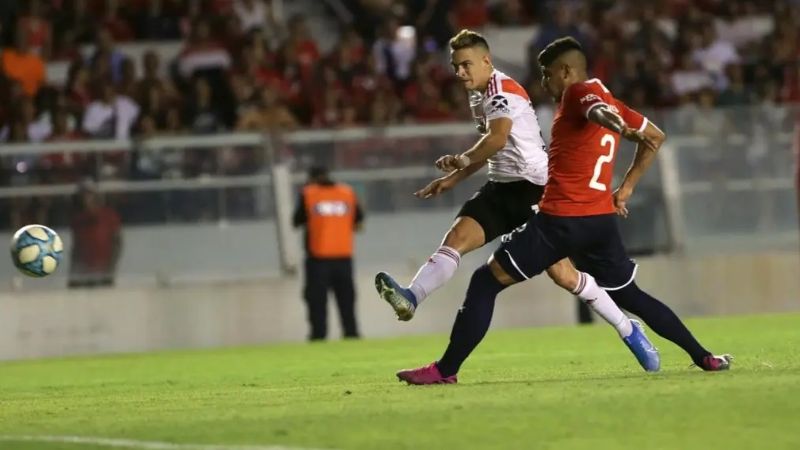 River venció a Independiente y lidera la Superliga