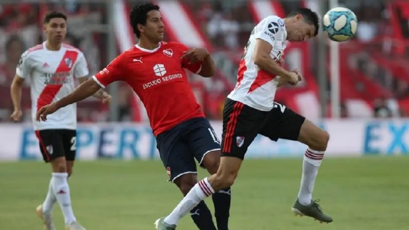 River venció a Independiente y lidera la Superliga