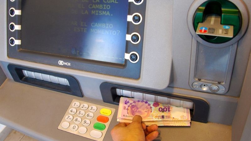 Adelantan pago de sueldos a empleados públicos