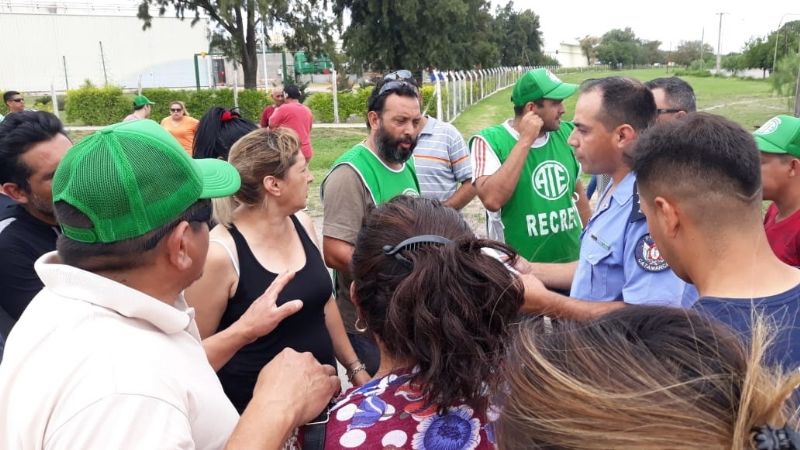 Cesanteados de Recreo cortan ruta
