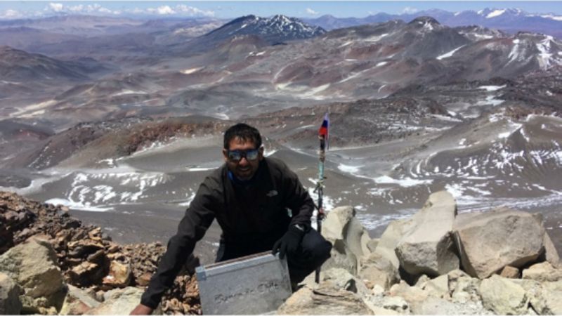 Tinogasteño hizo cumbre en uno de los volcanes activos más altos del mundo