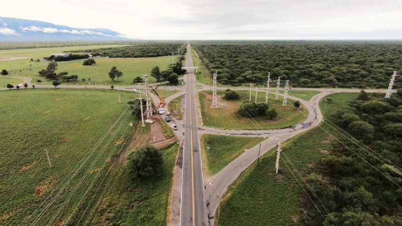 Continúan obra de energía eléctrica del Aeropuerto Felipe Varela
