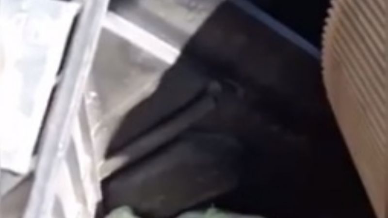 Llevaba marihuana y cocaína escondidas en el filtro de aire del auto