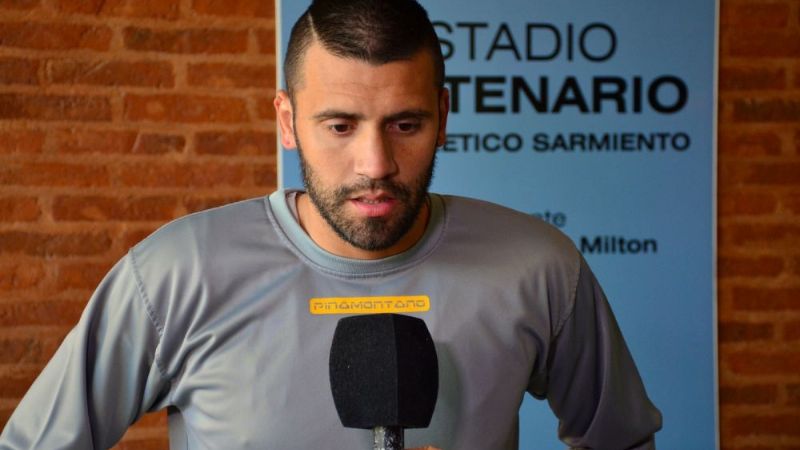 Ordenan inhabilitarlo hasta que abone la cuota alimentaria