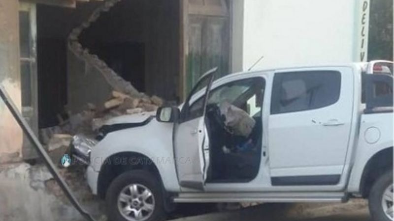 Camioneta se incrustó en una vivienda