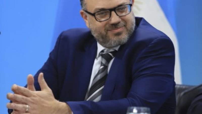 Hallan u$s10.000 en un escritorio de un exfuncionario macrista