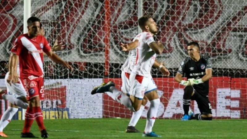 Unión le dio una mano a River, que visita a Godoy Cruz