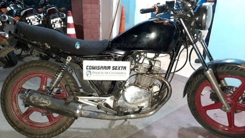 Circulaban en una moto robada