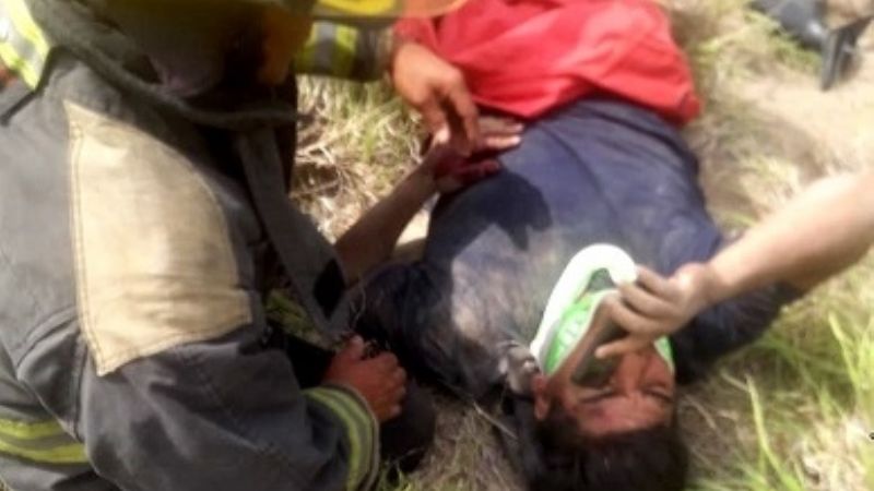 Bomberos de Valle Viejo socorrieron a víctimas de un vuelco