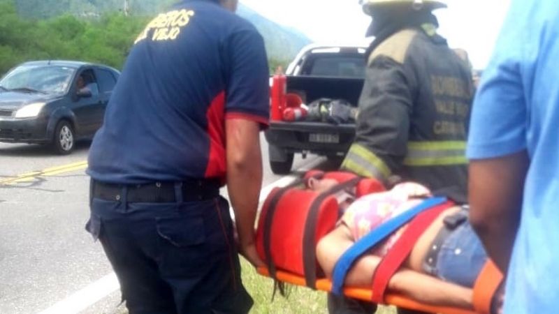Bomberos de Valle Viejo socorrieron a víctimas de un vuelco
