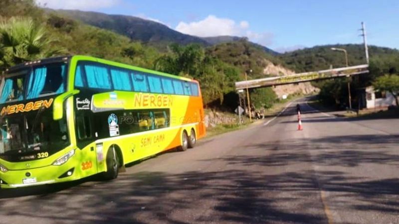 Secuestran dos colectivos en La Puerta