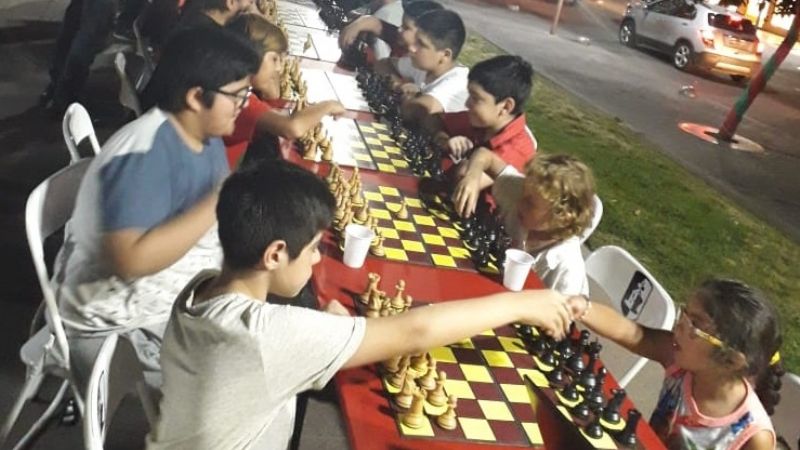 Menéndez y Coronel en la 1ra. del Ajedrez de Verano