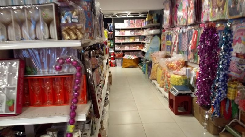 En plena siesta, robaron en un cotillón del pleno centro de Recreo