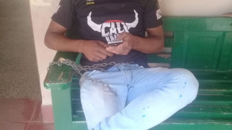 Encadenado rechaza aumento a funcionarios