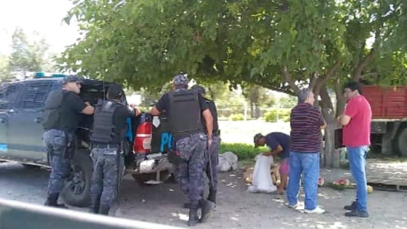 Levantan un puesto de sandías en la ruta 157