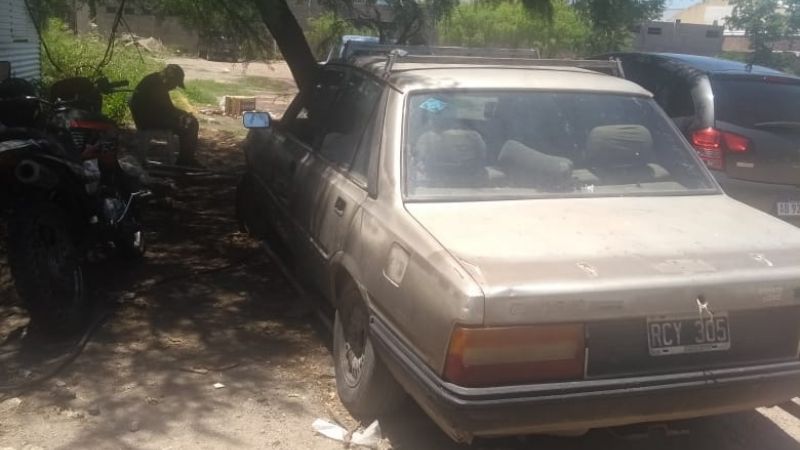 Lo dejaron sin techo y vive en un auto