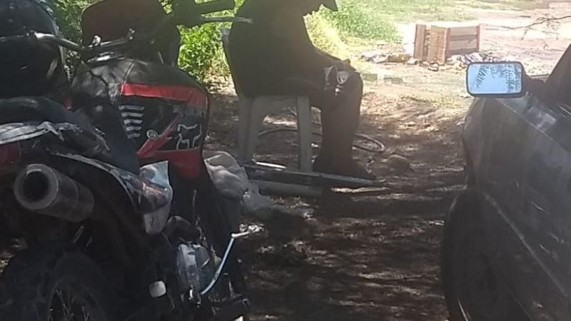 Lo dejaron sin techo y vive en un auto