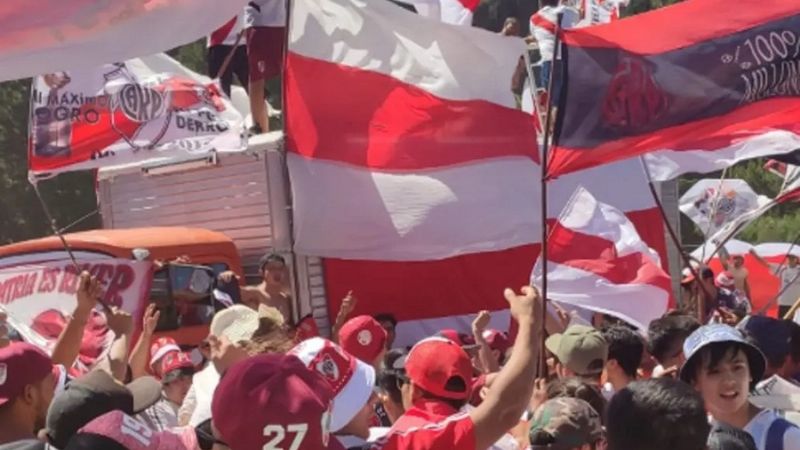 Monumental recibimiento a River en San Martín de los Andes