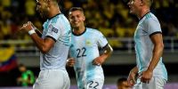 EL CORDOBÉS Nahuel Bustos festeja su gol, el cuarto de Argentina.