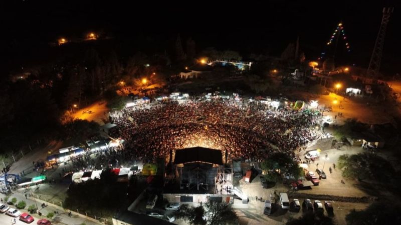 Con un Anfiteatro colmado, abrió la temporada turística 2020 en Santa María
