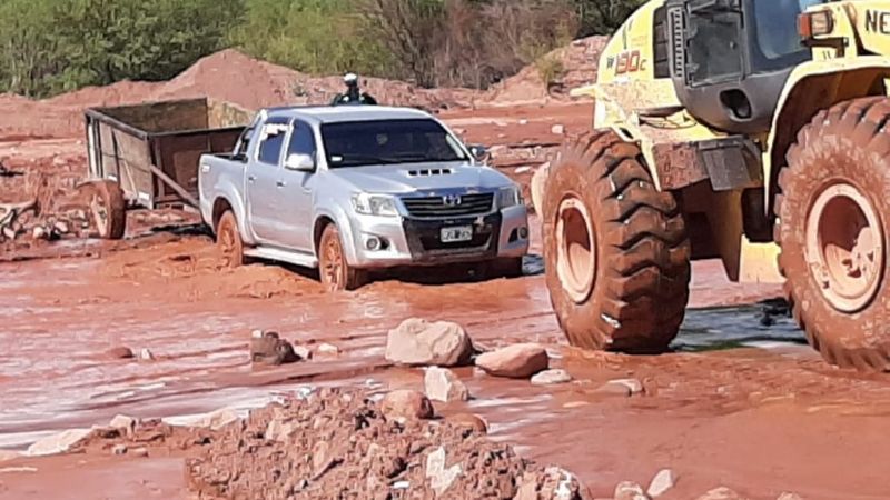 Precaución en caminos por crecida de ríos