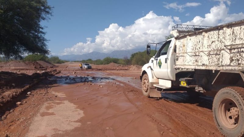 Precaución en caminos por crecida de ríos
