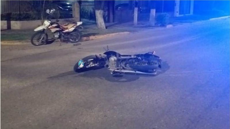 Perdió el control y se cayó de la moto