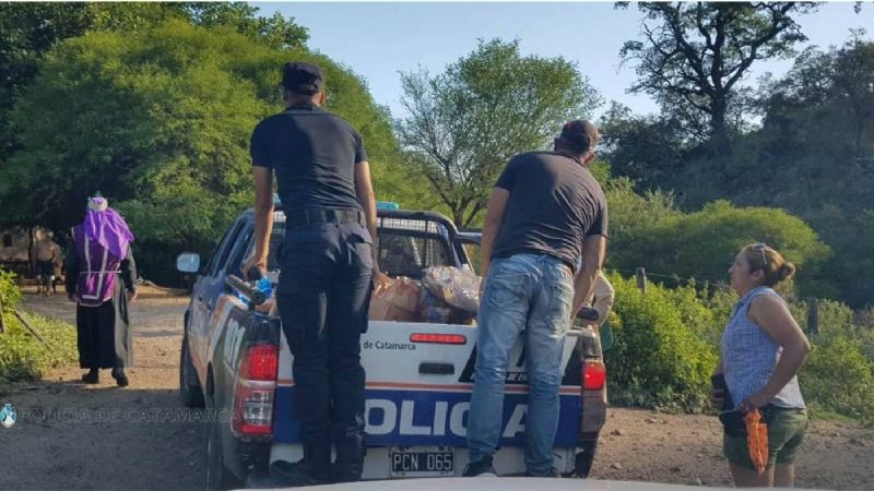 Policías se vistieron de Reyes Magos y recorrieron Ancasti