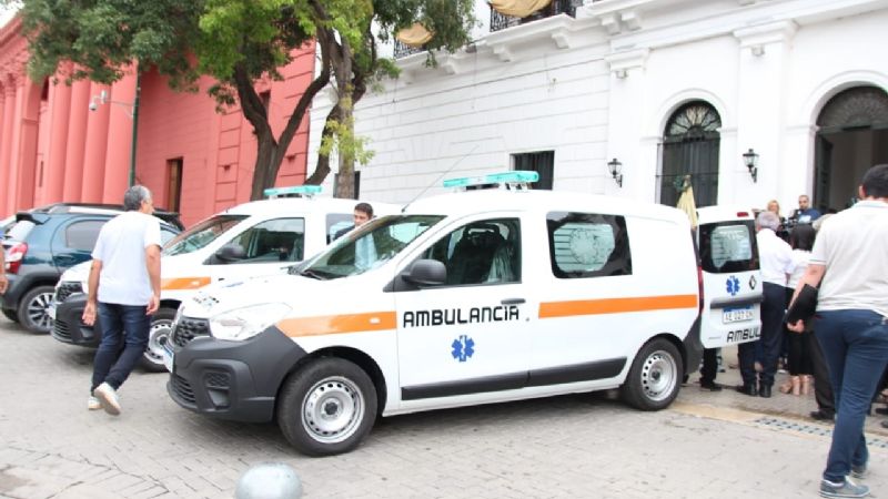 Raúl entregó ambulancias para el municipio de Recreo