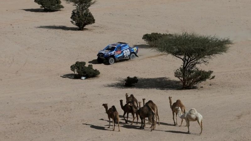 Terranova domina el Dakar pese a la oposición de Alonso