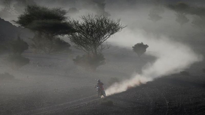 Terranova domina el Dakar pese a la oposición de Alonso