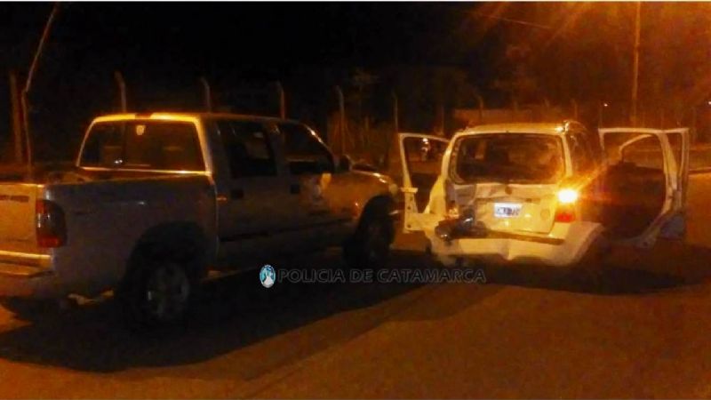 Una camioneta judicial destrozó a un auto tras un choque