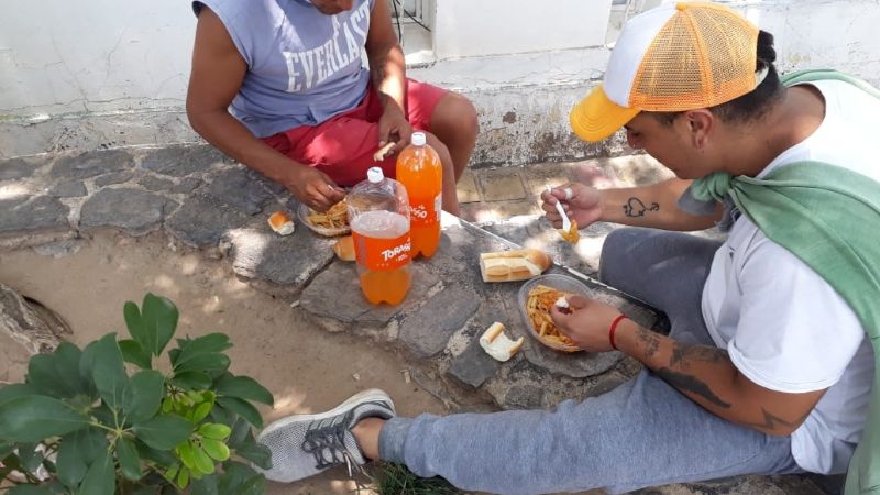 Nueva protesta de cesanteados de Recreo y olla popular